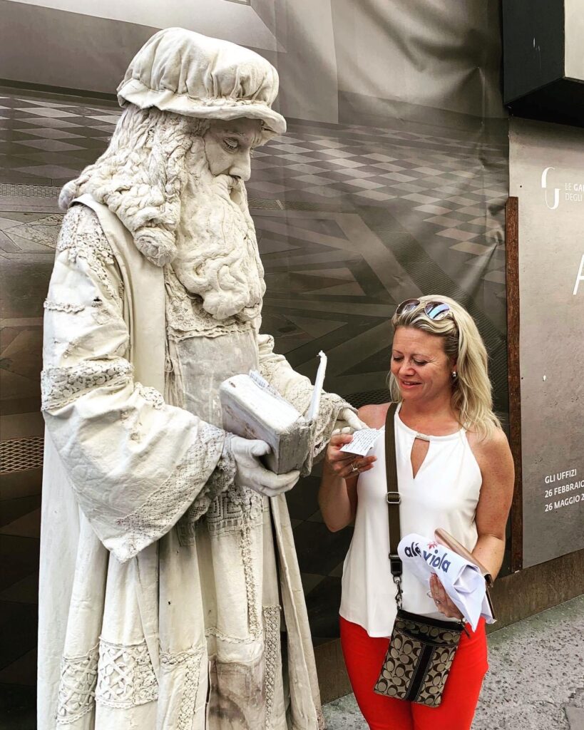 Leonardo Da Vinci outside Uffizi Gallery, Florence, Italy